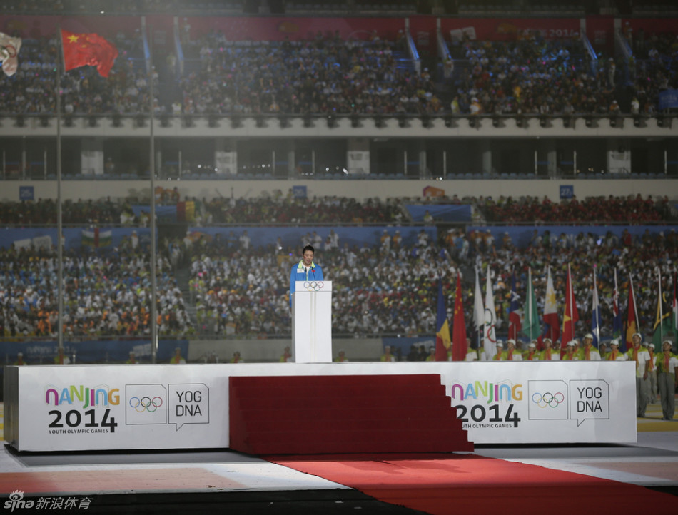 �Ͼ����W���]Ļʽ�A�M��Ļ �ͺ�ʢٝ