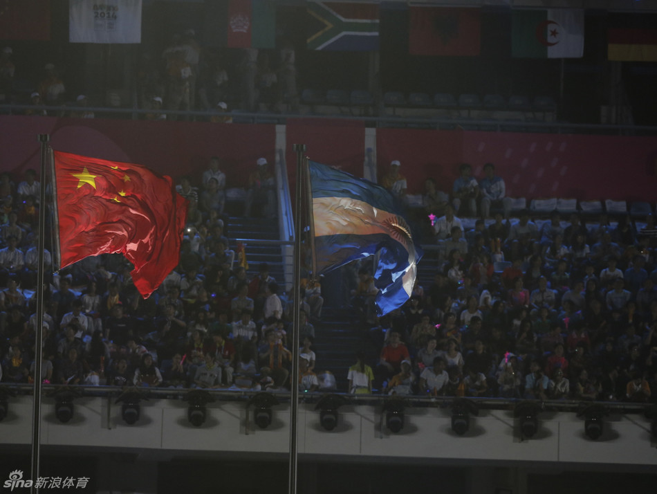 �Ͼ����W���]Ļʽ�A�M��Ļ �ͺ�ʢٝ