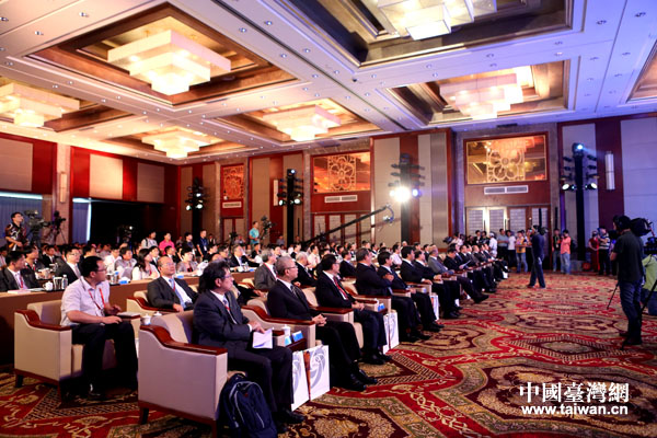 �������e