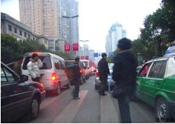 �V���ҕ����V���İ���Ʒ���lչ������ͨ ������̼���С�