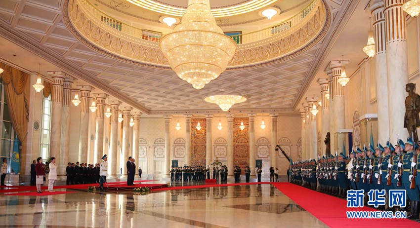 5��7�գ�������ϯ����ƽ�ڰ�˹���{��ϯ���_��˹̹���y�{������Ү���e�еĚgӭ�xʽ�� ���A��ӛ�� ���d�� �z