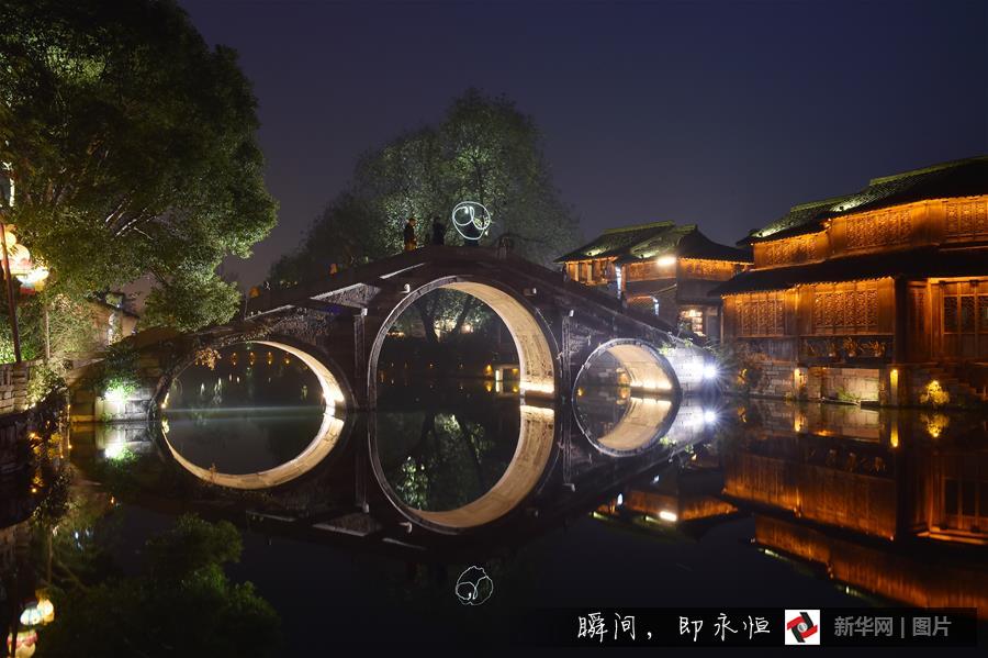 ���@���W