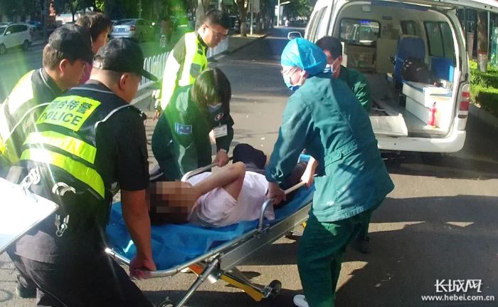 ���ߺ�Ůʿ���ؾ�꠆T�f(xi��)���£��͵��t(y��)Ժ�M�м��r������ ͨӍ�T �� ���D