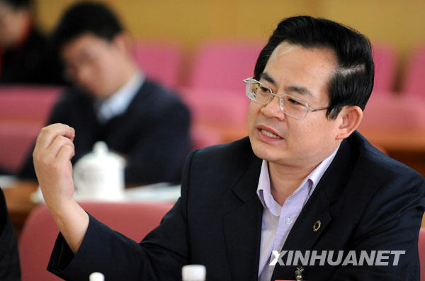 �����Ĵ���ȫ�����fί�T���ҏ��f���Ĵ��Ğĺ��ؽ������������أ����Ȼ֏ͽ��O�WУ���tԺ�͵�·���c�ϰ����������P�Ĺ����Oʩ�������ϰ�������Ҫ��Q�Ć��}���ȿ��]��