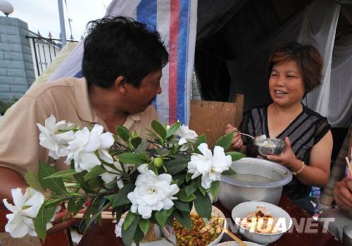 6��8�����봨�hӳ���(zh��n)��һ���ܞ�(z��i)Ⱥ���Ý��׵�Φ�ӻ��b�c(di��n)����ǰ�Ĳ����� &nbsp;&nbsp;&nbsp;&nbsp;ӛ�����Ĵ������(z��i)�^(q��)��������(z��i)�^(q��)Ⱥ���]�б���(z��i)�y���壬�������������ڏĞ�(z��i)�y���𲽻֏�(f��)��������(z��i)�^(q��)̎̎չ¶���C(j��)�� ��