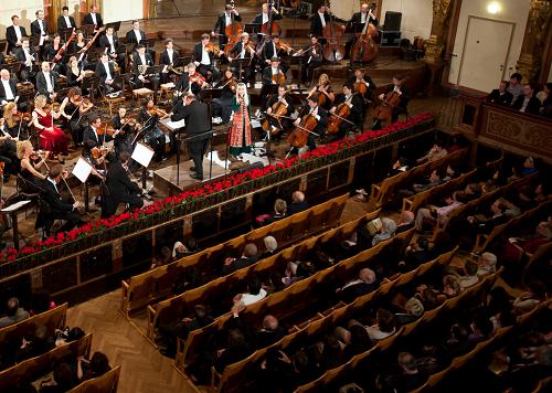 6��22�գ��Ї��ɹ���Ů�������_�ڊW�����SҲ�{��ɫ��d�ݳ���