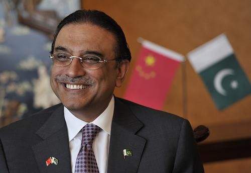 
11��13�����磬�ͻ�˹̹���y�����_��У��ڏV�ݽ������A��ӛ�ߌ��L�������_�ￂ�y�ǌ��̳�ϯ�V�݁��\���_Ļʽ�ġ����ă�����Ҳ�ǰͻ�˹̹�����h��ϯ�ı����ߠ�Ҳ�����ˌ��L������ �z

