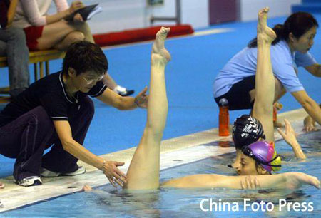 花游教母變臉日本記者遭冷遇 雙胞胎姐妹也封口