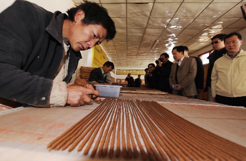 4��12�գ�Ԯ�ظɲ������؍��ؽ�(j��ng)�Q(m��o)���޹�˾���^�����ֹ������^(gu��)�̡� ��(d��ng)�գ���(l��i)�ԇ�(gu��)�Ҹ���ί��120����Ԯ�ظɲ���(l��i)�����؇�(gu��)�Ҽ�(j��)�Ļ��a(ch��n)�I(y��)ʾ�����ء������؍��ؽ�(j��ng)�Q(m��o)���޹�˾���^�������(l��i)���S���������ΘI(y��)��Ѹ�ٰl(f��)չ���Ļ��a(ch��n)�I(y��)�õ���ǰ�l(f��)չ�����؍��ؽ�(j��ng)�Q(m��o)���޹�˾���������Ļ��a(ch��n)�I(y��)�����^��I(y��)���Ļ�ˇ�g(sh��)�a(ch��n)Ʒ���܇�(gu��)��(n��i)���ο͵���A�� ���A��ӛ�� ��ɣ�_(d��)�� �z