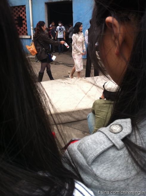 ̽��۽z���ឮ���·�ը�ɗl��Selina�K��(�D)